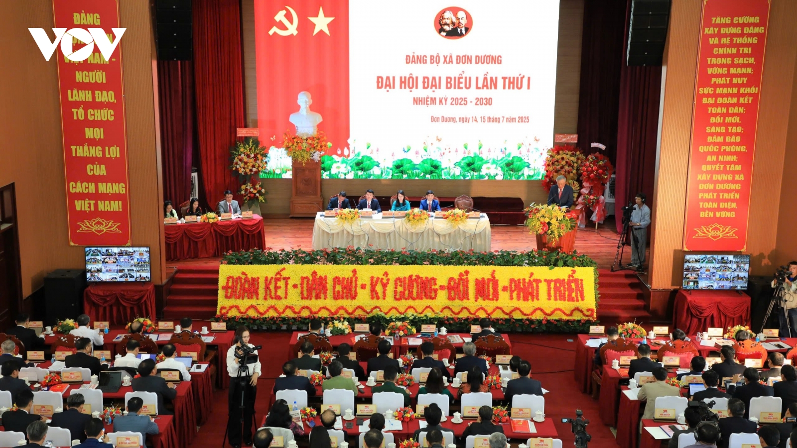 Phó Thủ tướng Nguyễn Hòa Bình dự Đại hội Đảng bộ xã điểm tại Lâm Đồng